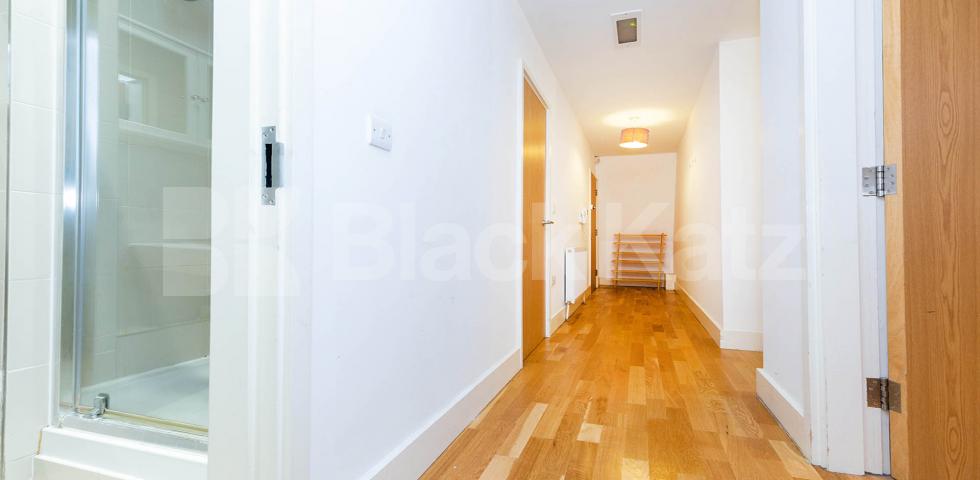 			LUXURY TWO BED TWO BATH  MINUTES TO TUBE!, 2 Bedroom, 2 bath, 1 reception Flat			 Kings Terrace, CAMDEN